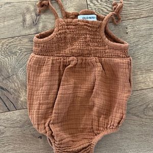 Old navy clay soft Muslin bubble romper